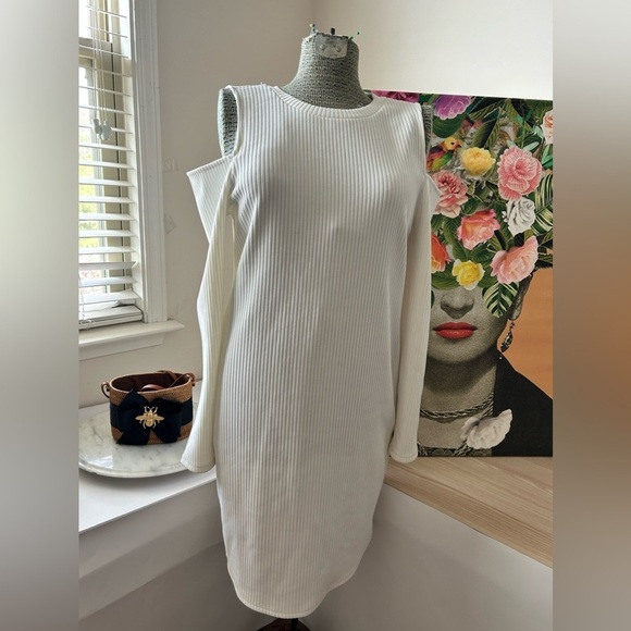 FOREVER 21+ OFF WHITE RIBBED LONG SLEEVE BODY CON DRESS W CUTOUT SHOULDERS Sz.1X - Picture 1 of 7
